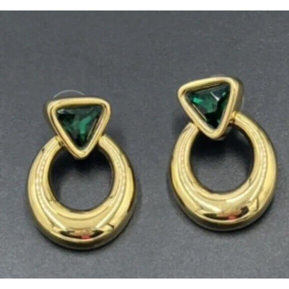 Chameau SAL SWAROVSKI Triangular Faceted Emerald Green Doorknocker Earrings - Picture 1 of 16